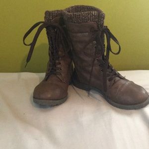 Brown combat/outdoor/winter boots size 8